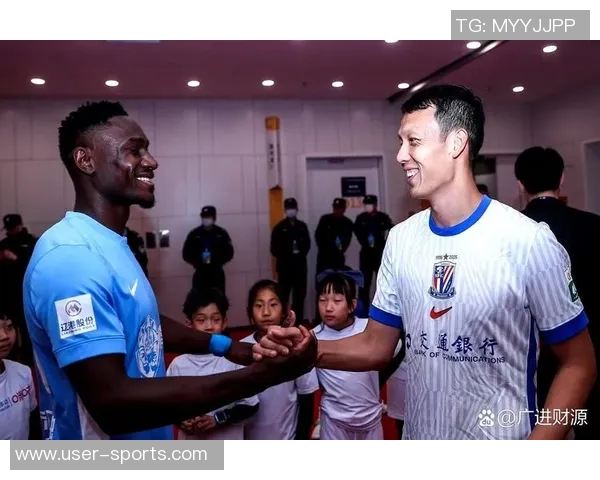 韩国裁判金希坤执法英博对海港日本裁判高崎航地主哨申花比赛